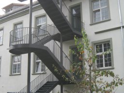Aussentreppe gewendelt-008